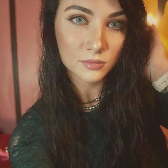 Meet your Posher, Haley - Picture 1 of 1